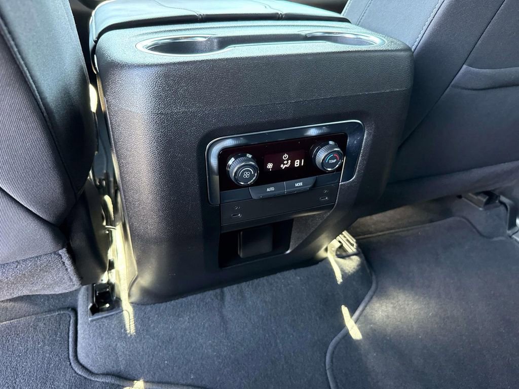 Used 2025 Chevrolet Suburban LS image 12