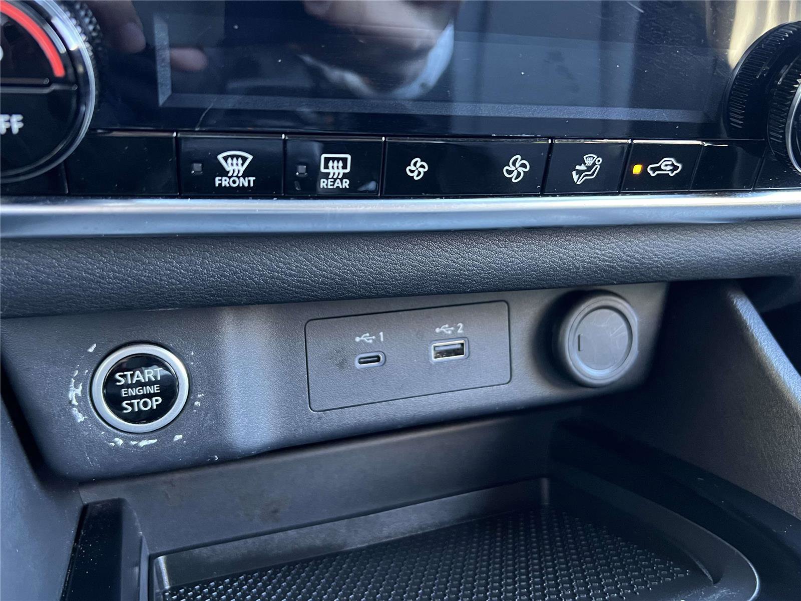 Used 2023 Nissan Rogue SV image 40