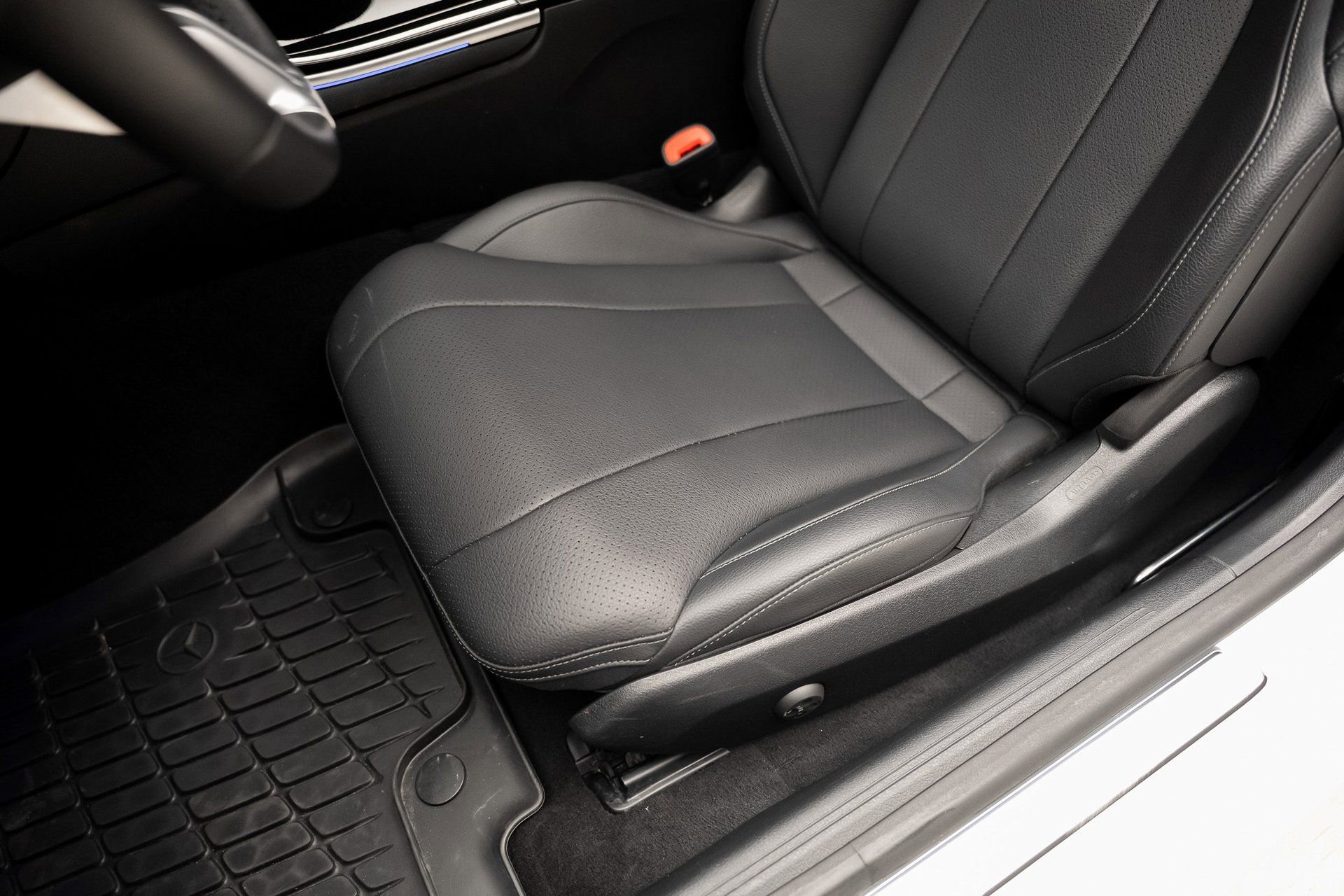 Used 2024 Mercedes-Benz CLE 300 4MATIC Coupe image 58