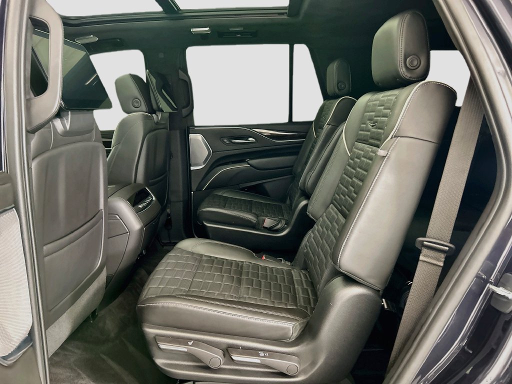 Used 2023 Cadillac Escalade Sport Platinum w/ Heavy-Duty Trailer Package AWD/4WD image 20