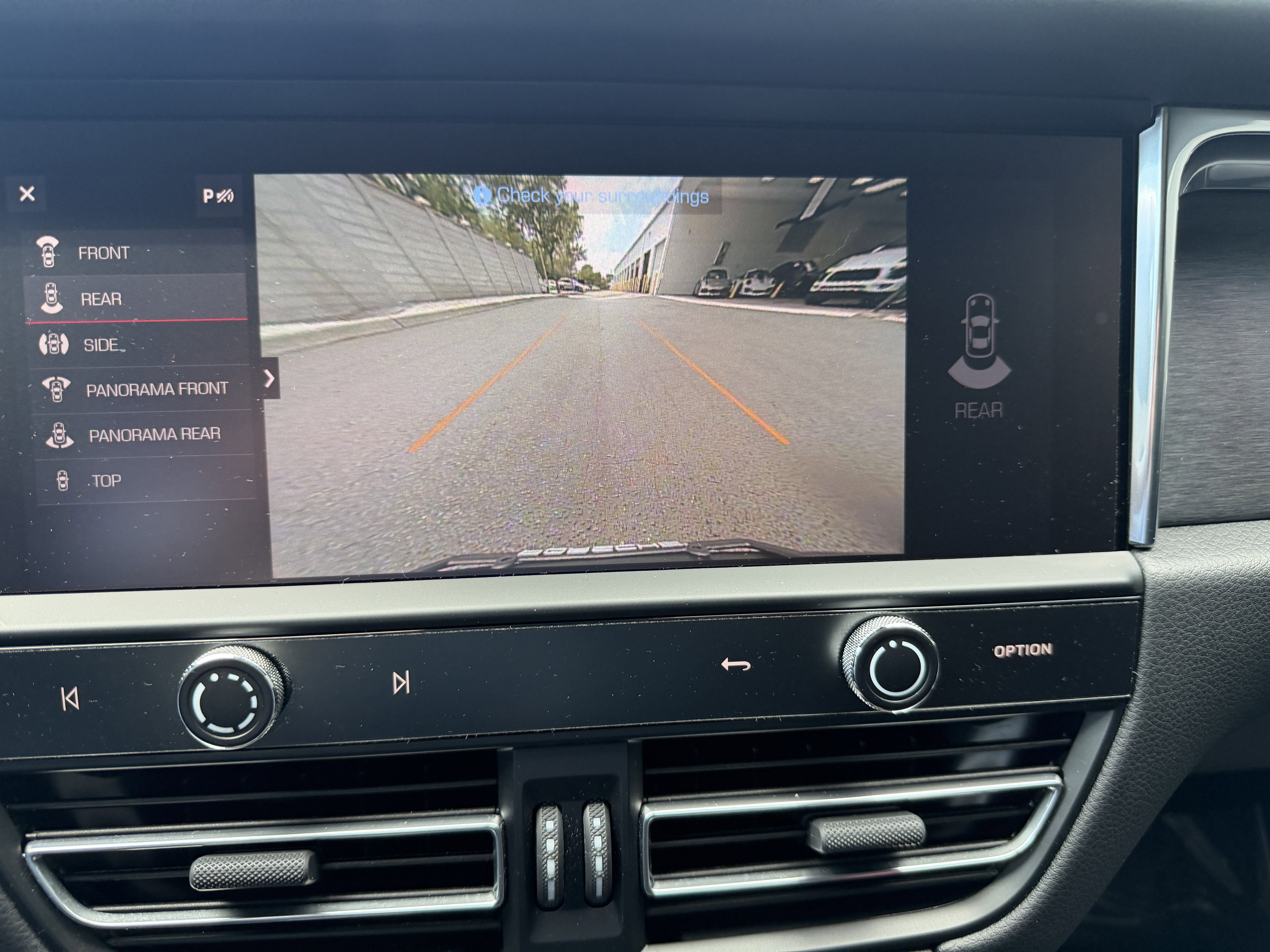Certified 2025 Porsche Macan GTS AWD/4WD image 29