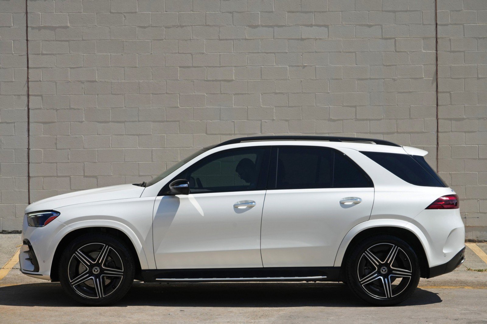 Used 2024 Mercedes-Benz GLE 580 4MATIC w/ 3rd Row Seat Package image 61