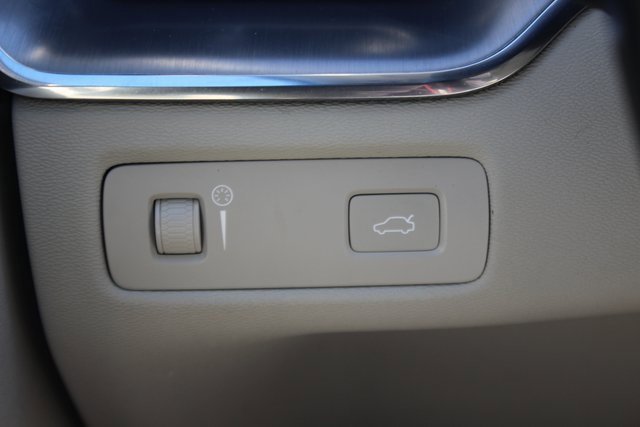 Used 2018 Volvo XC60 T6 Momentum w/ Advanced Package image 17