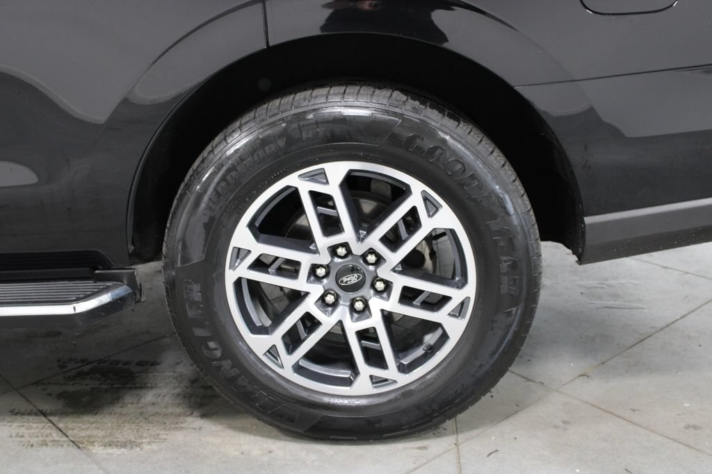 Used 2022 Ford Expedition Limited AWD/4WD image 18