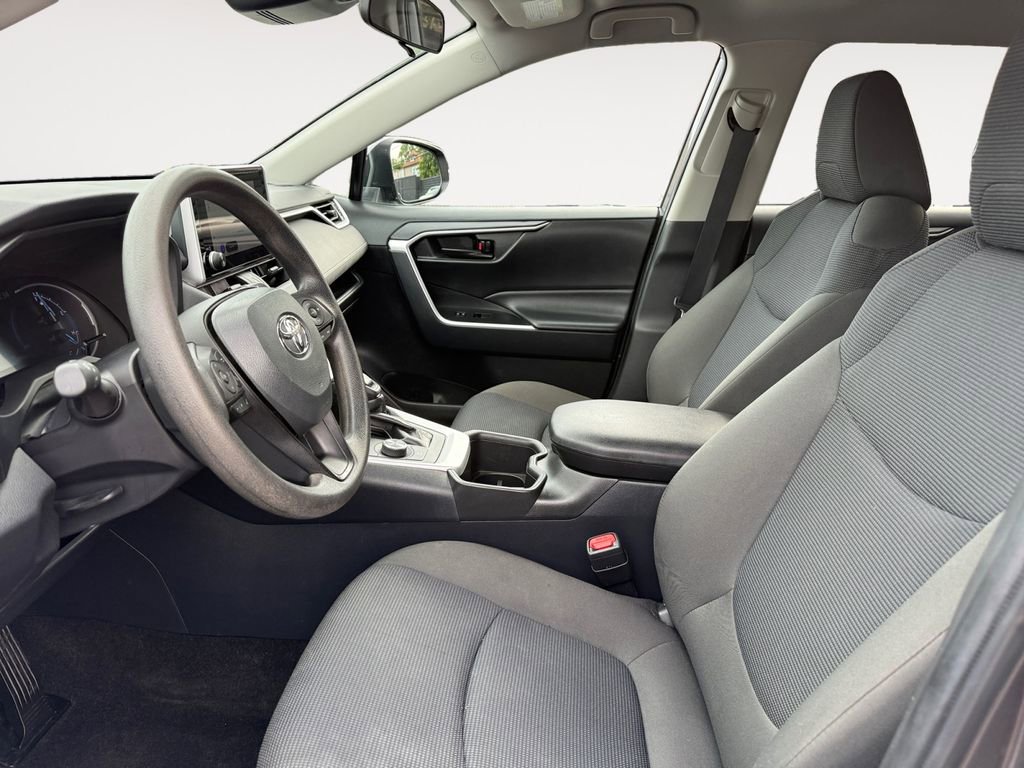 Used 2025 Toyota RAV4 LE AWD/4WD image 9
