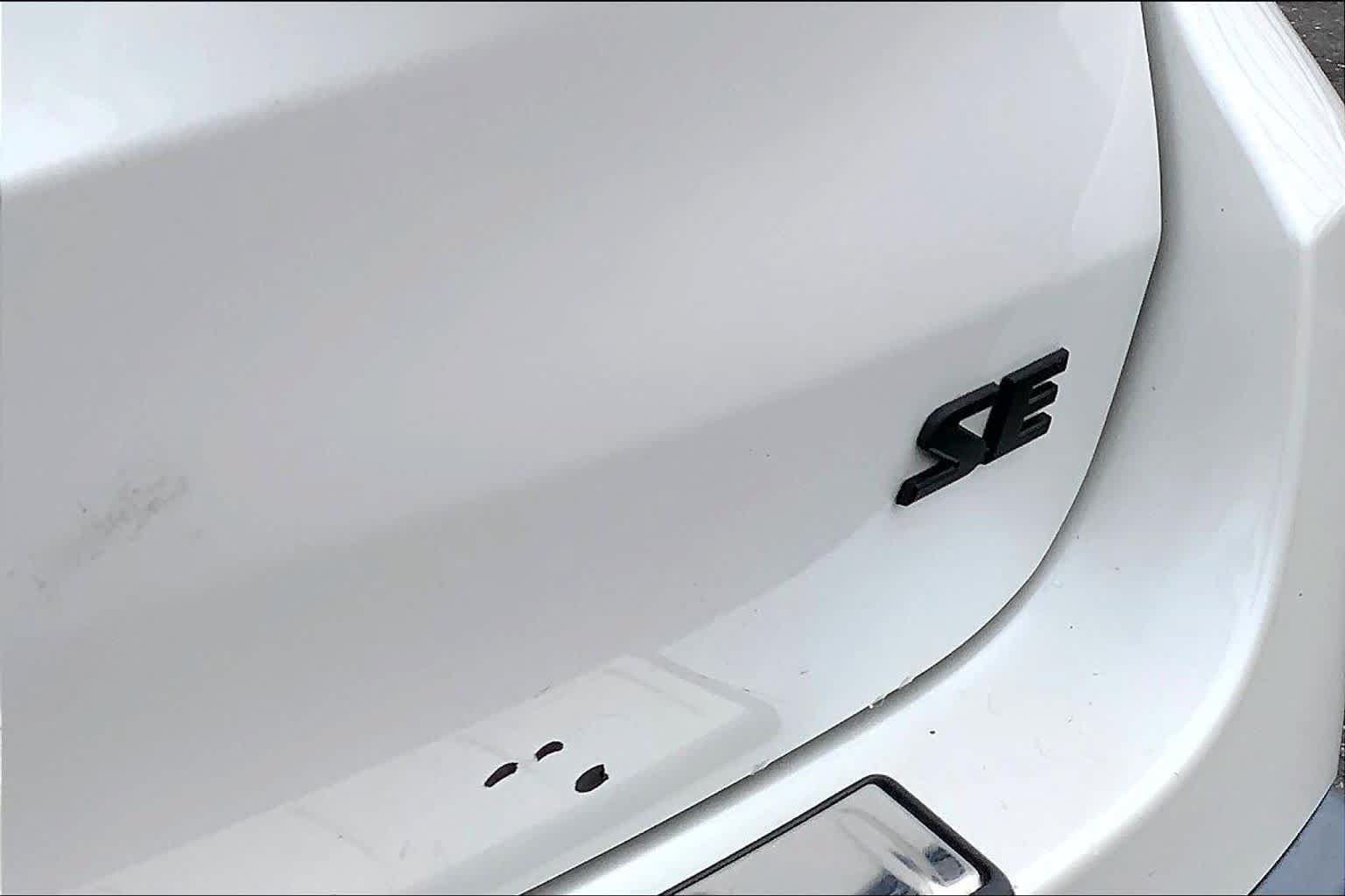 Used 2019 Toyota Highlander SE FWD image 9