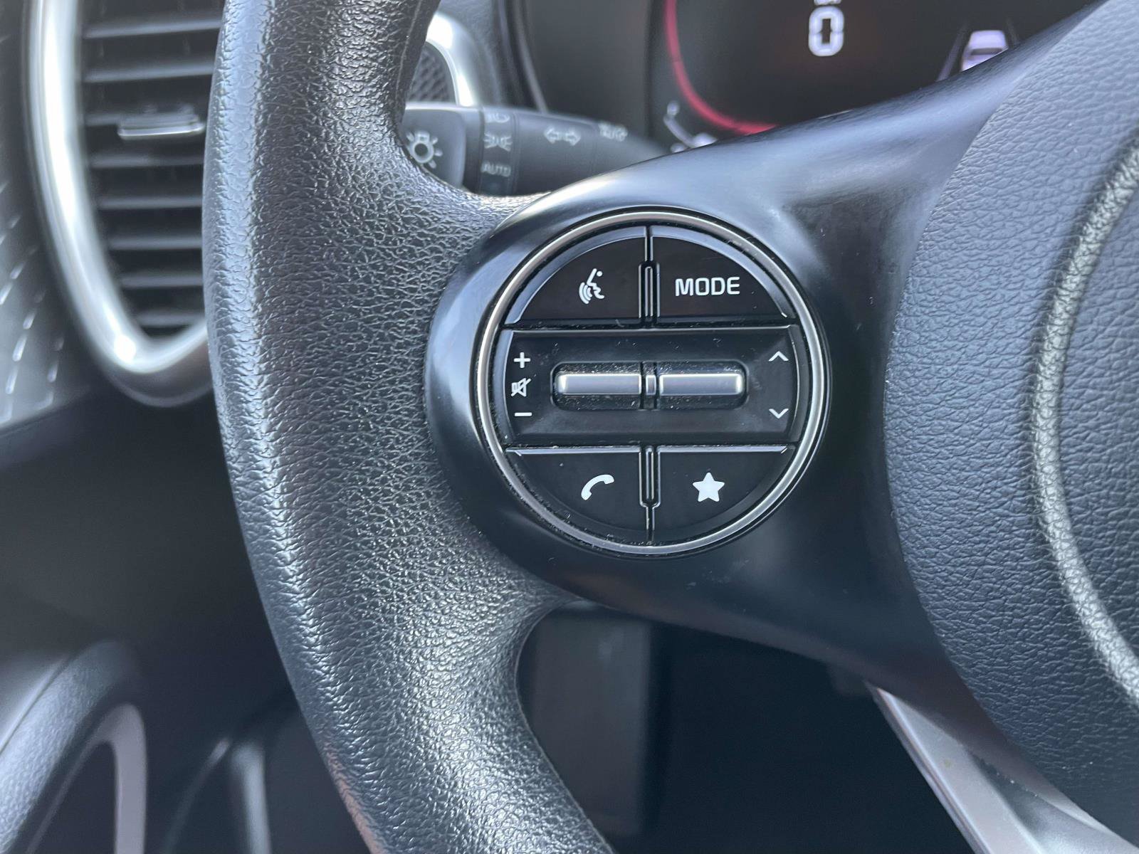 Used 2023 Kia Soul LX w/ LX Technology Package FWD image 20