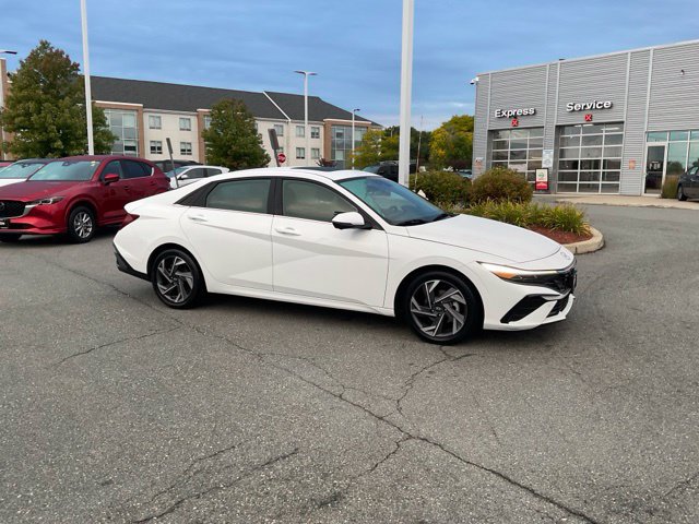 Used 2024 Hyundai Elantra Limited FWD image 3