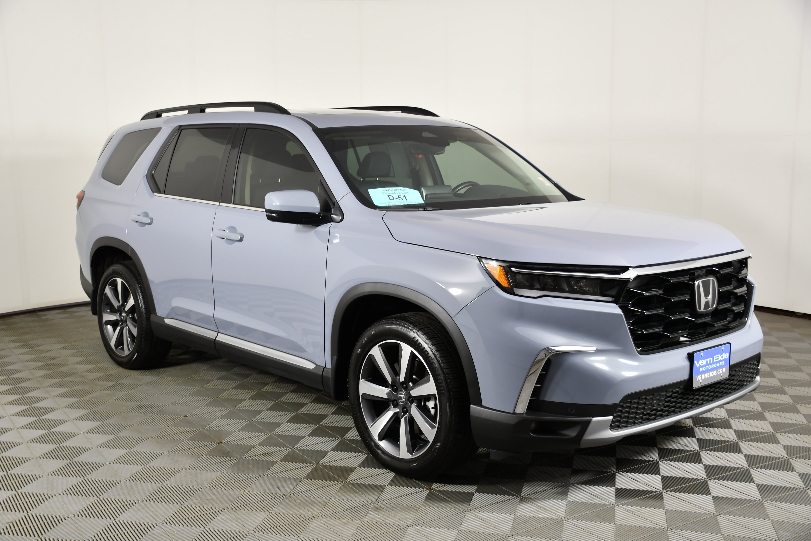 Certified 2025 Honda Pilot Touring image 4