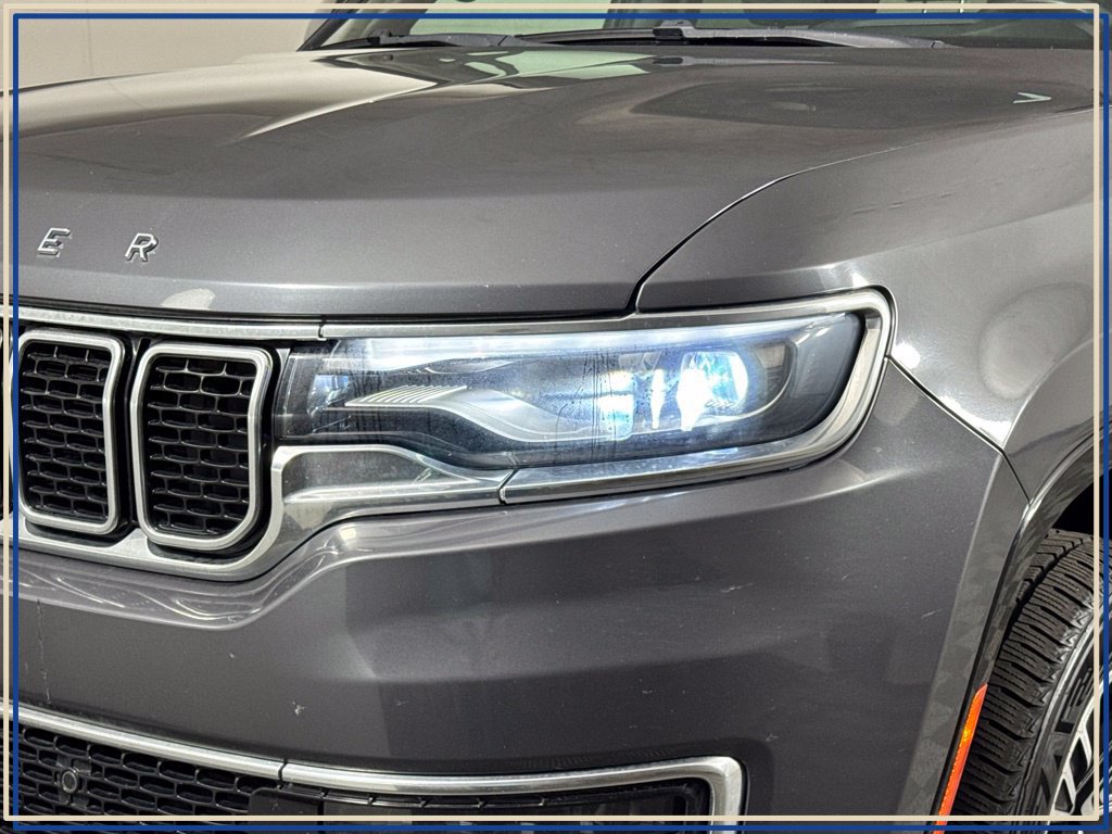 Used 2022 Jeep Wagoneer Series III AWD/4WD image 2
