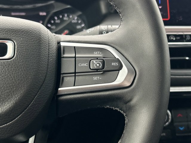 Used 2025 Jeep Compass Latitude w/ Convenience Group AWD/4WD image 38