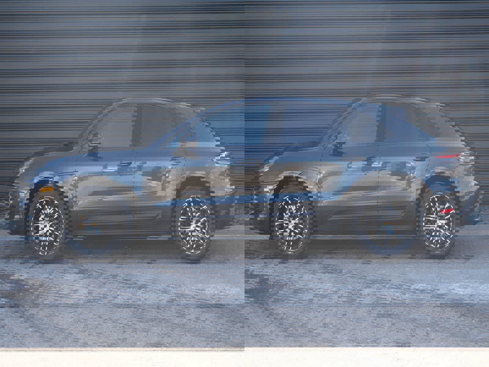 Certified 2023 Porsche Macan image 2