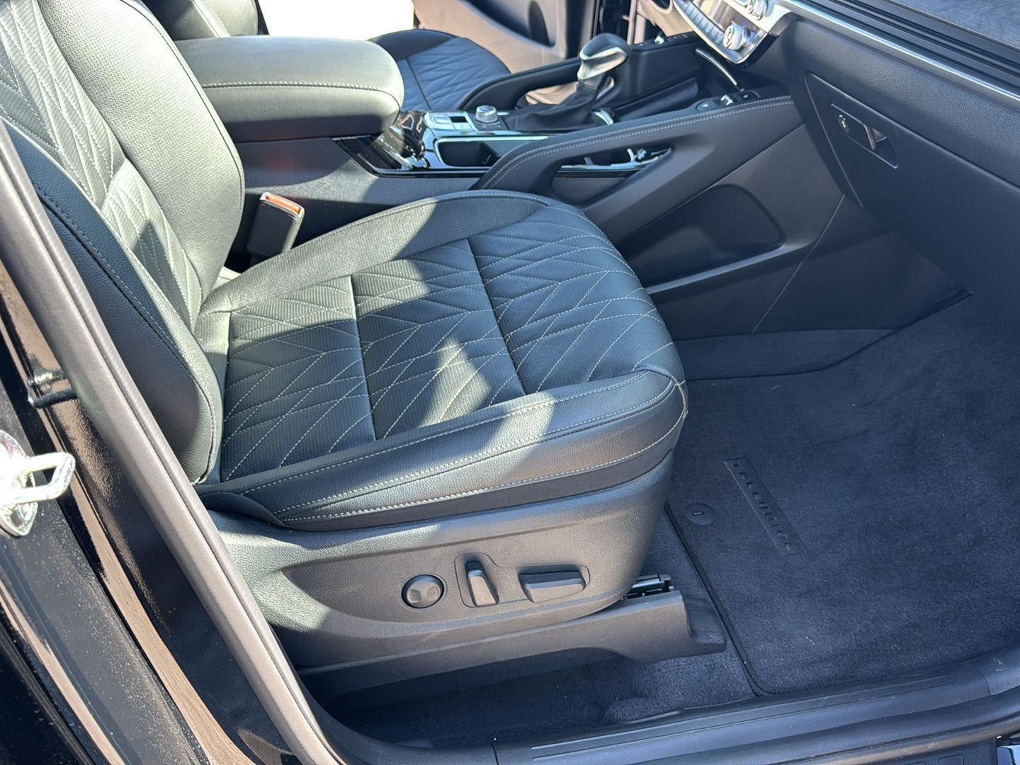 Used 2025 Kia Telluride AWD image 23