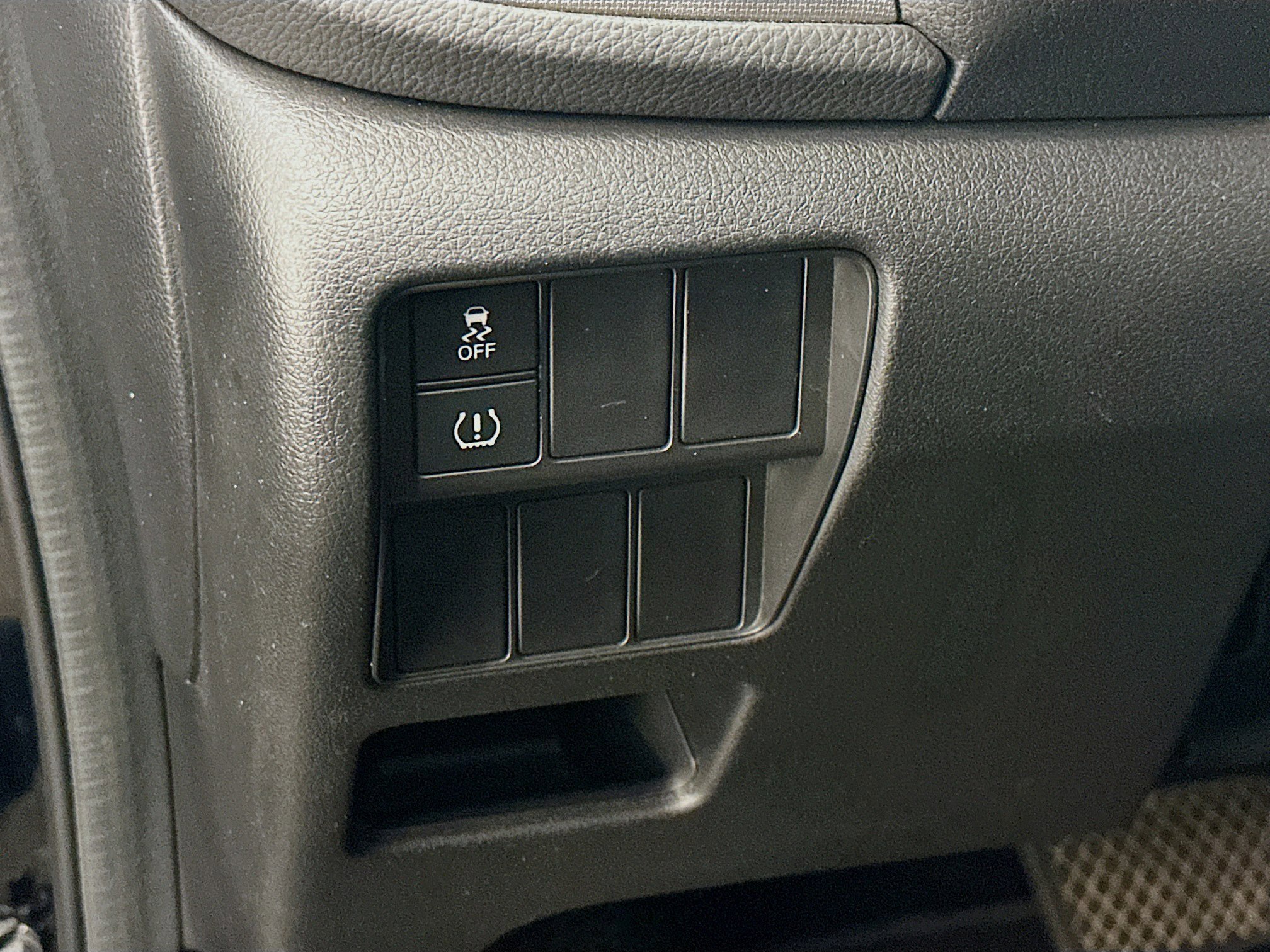 Used 2018 Honda CR-V LX image 17