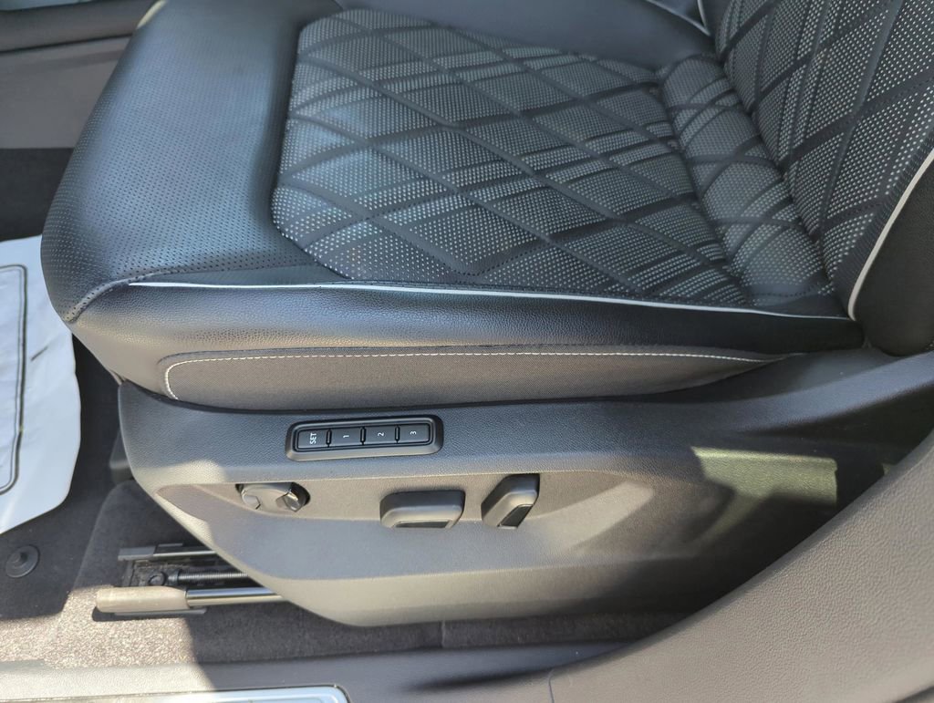 Used 2024 Volkswagen Atlas SEL Premium R-Line image 34