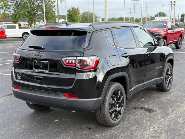 New 2025 Jeep Compass Latitude w/ Sun & Sound Group image 3