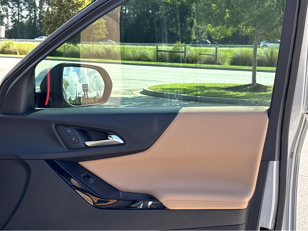 Used 2025 Chevrolet Equinox ACTIV w/ Safety and Technology Package image 19