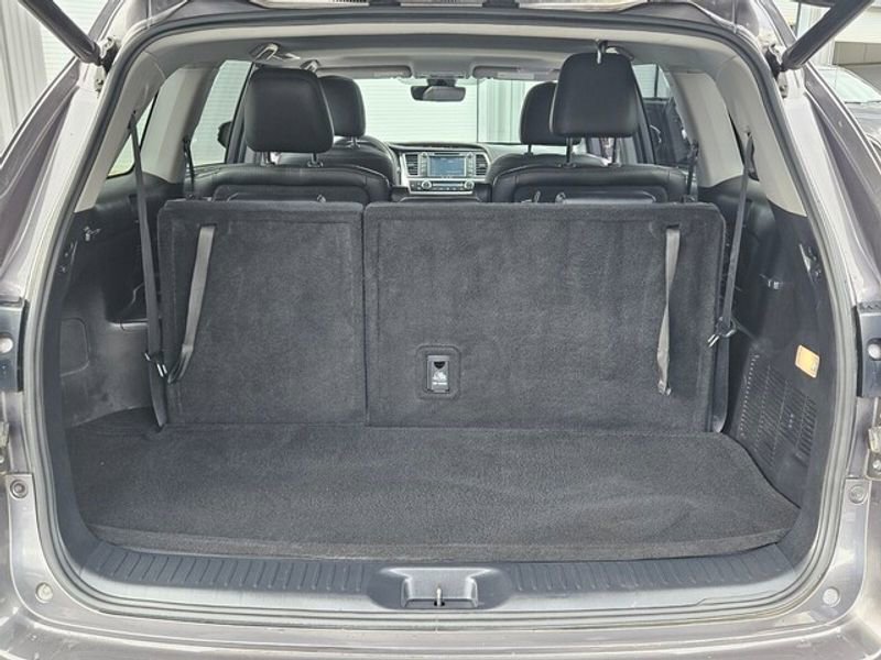 Used 2019 Toyota Highlander XLE image 15