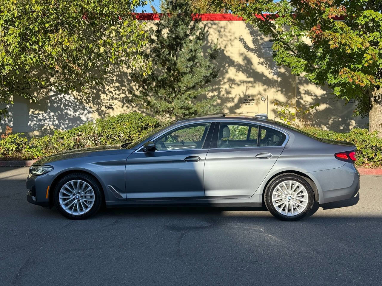 Used 2021 BMW 530i xDrive w/ Convenience Package image 4