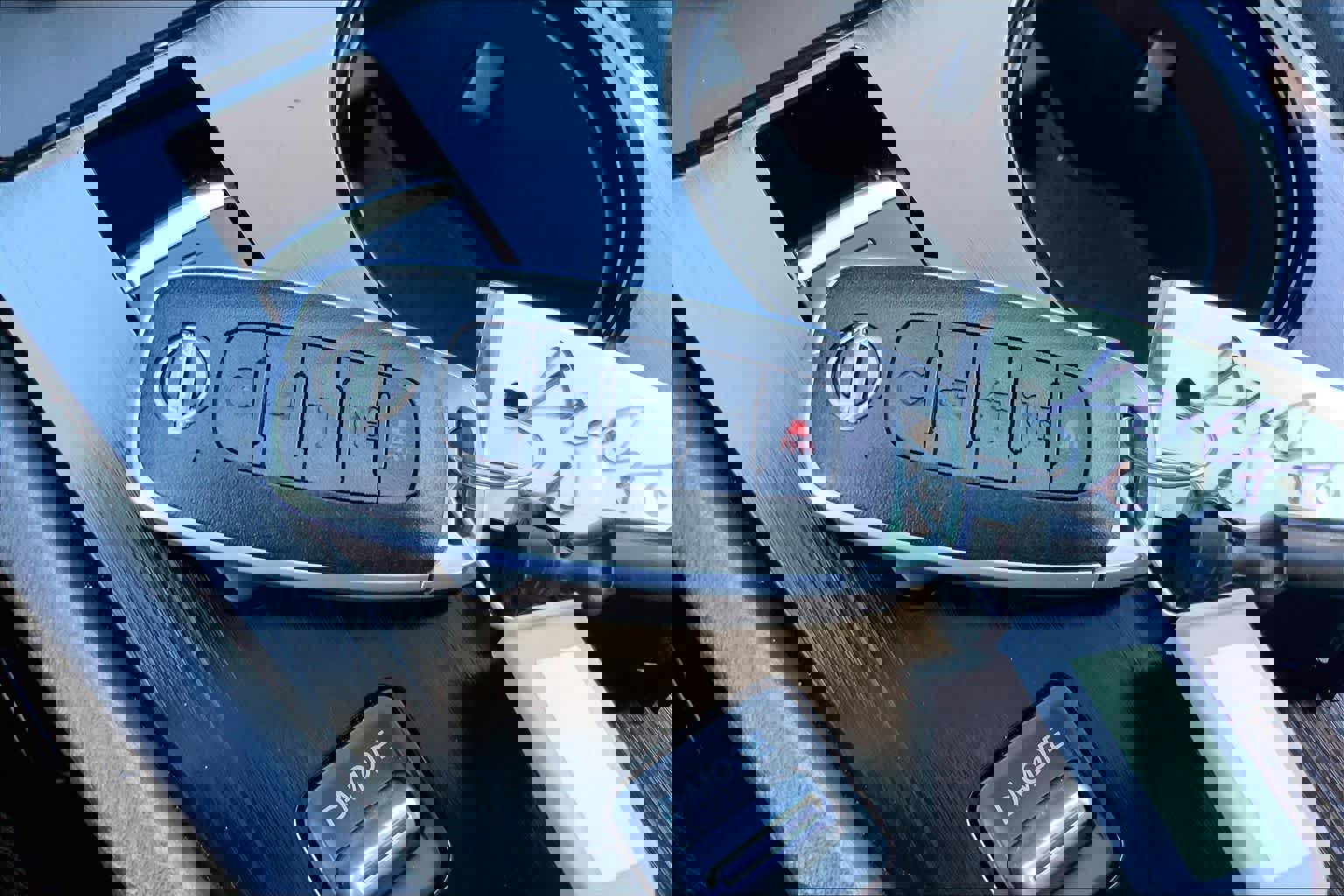 Used 2025 Nissan Rogue SL image 15