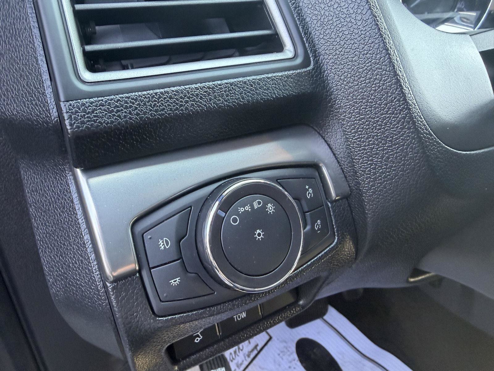 Used 2018 Ford Explorer XLT w/ Equipment Group 202A FWD image 8