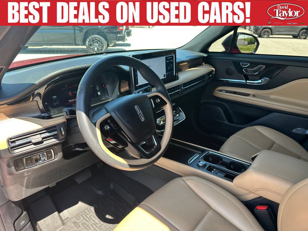Used 2023 Lincoln Corsair Reserve w/ Jet Appearance Package AWD/4WD image 12