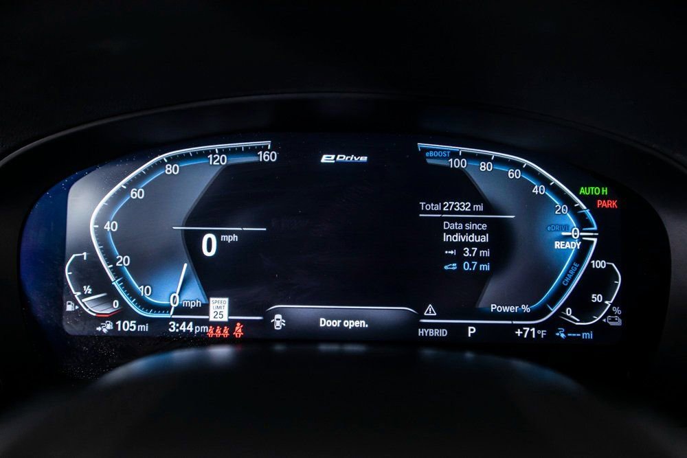 Used 2023 BMW 530e w/ Premium Package image 24