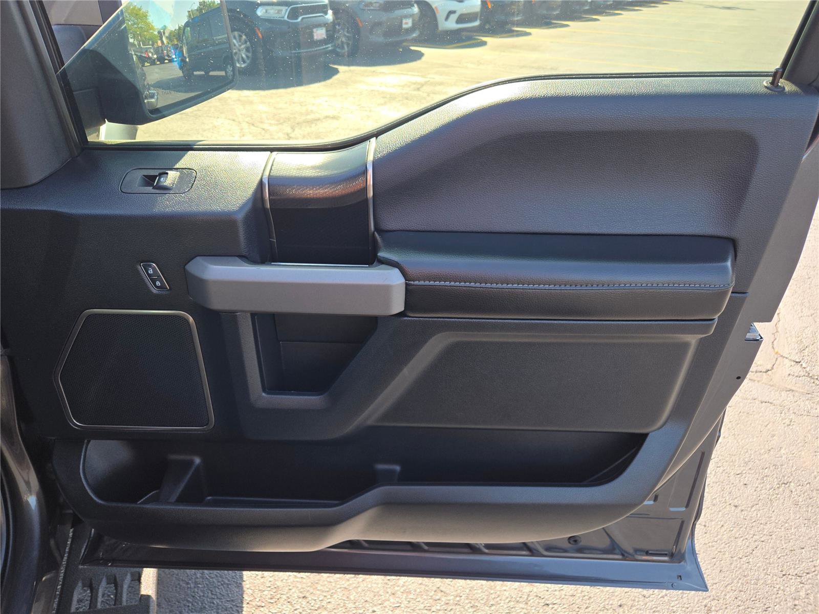 Used 2018 Ford F150 Raptor w/ Equipment Group 802A Luxury image 6