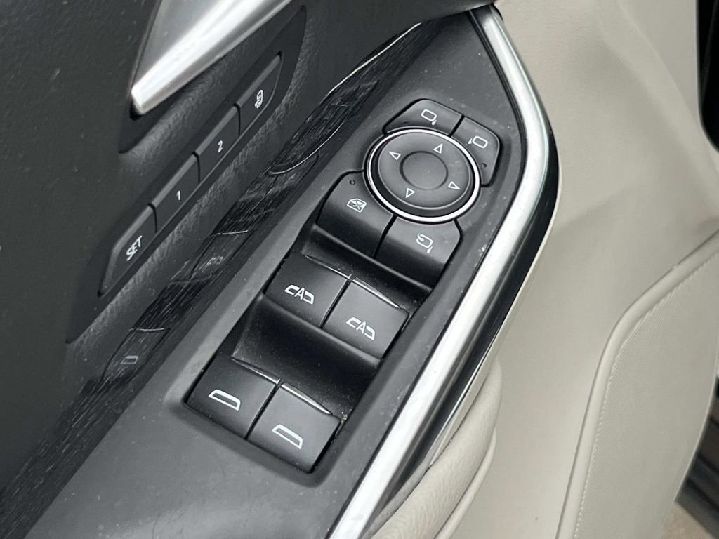 Certified 2023 Cadillac XT4 Premium Luxury image 25