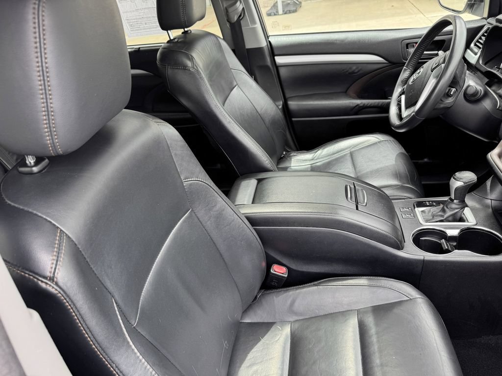Used 2016 Toyota Highlander XLE AWD/4WD image 30