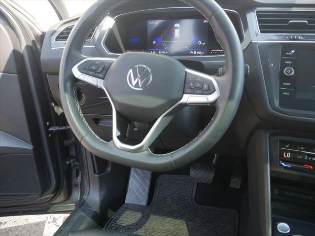 Used 2023 Volkswagen Tiguan SE w/ Panoramic Sunroof Package AWD/4WD image 32