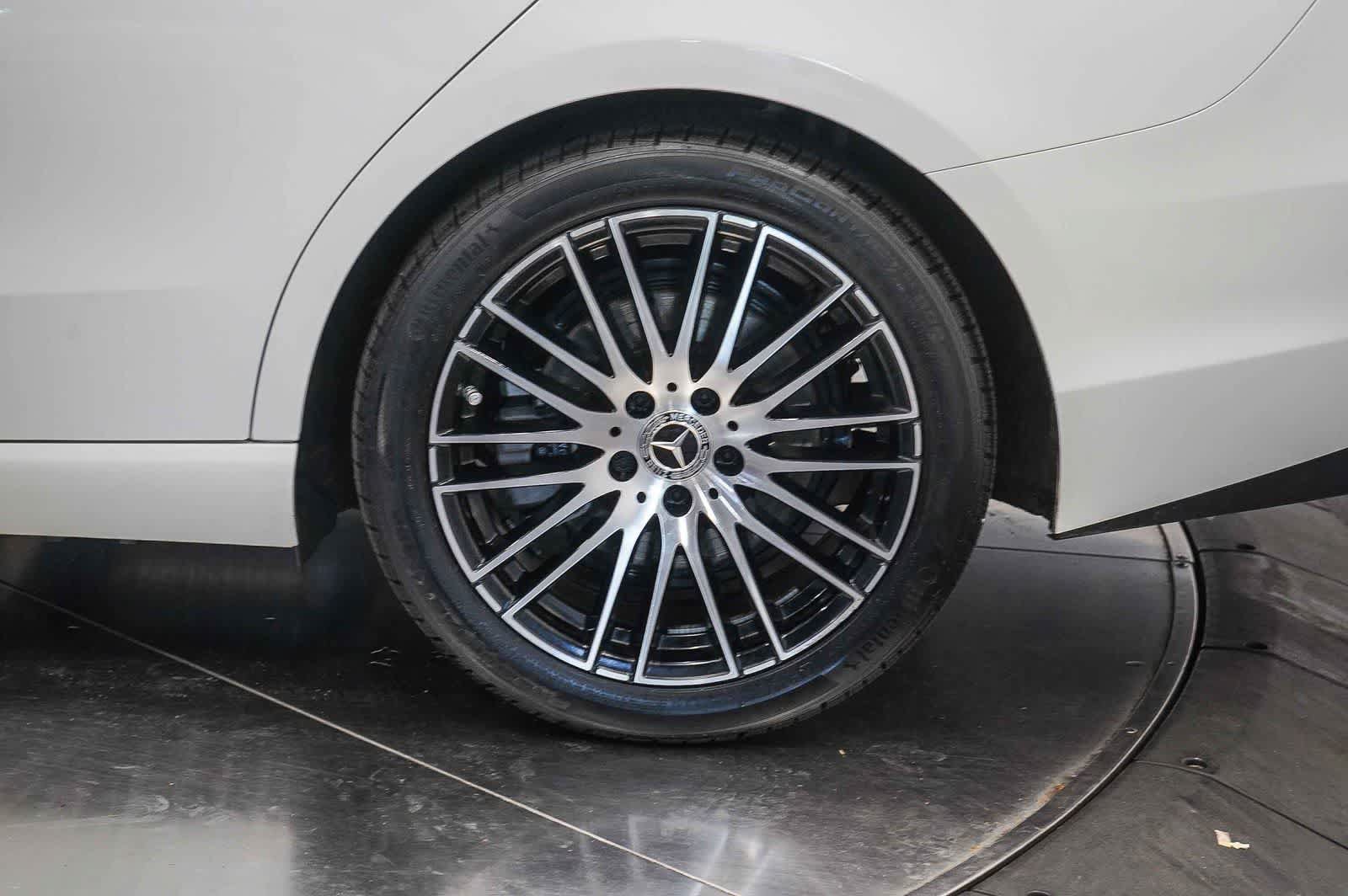 Used 2025 Mercedes-Benz C 300 4MATIC Sedan image 10