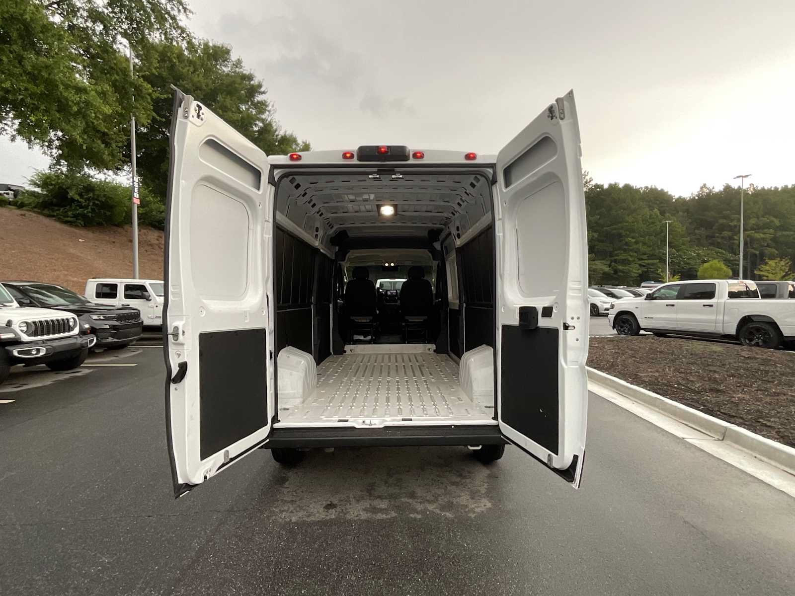 Used 2024 RAM ProMaster 2500 w/ Convenience Group FWD image 24