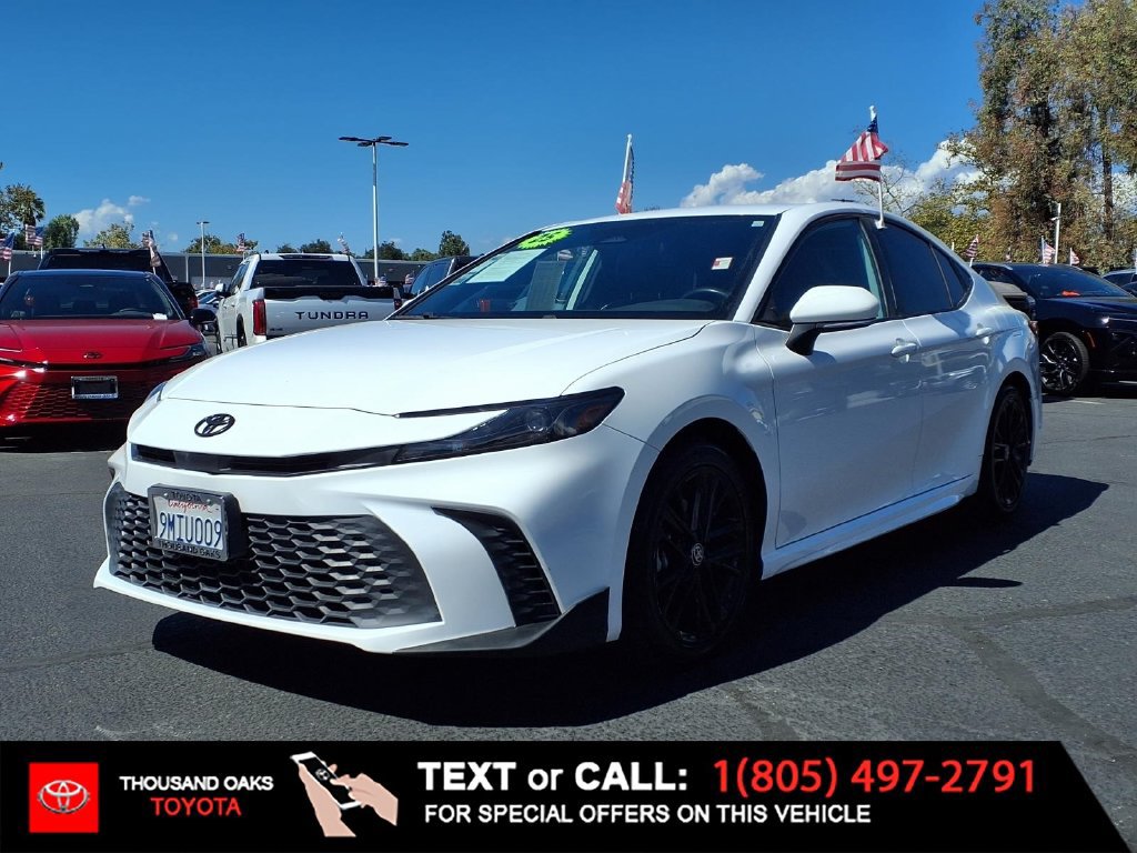 Used 2025 Toyota Camry SE FWD image 1