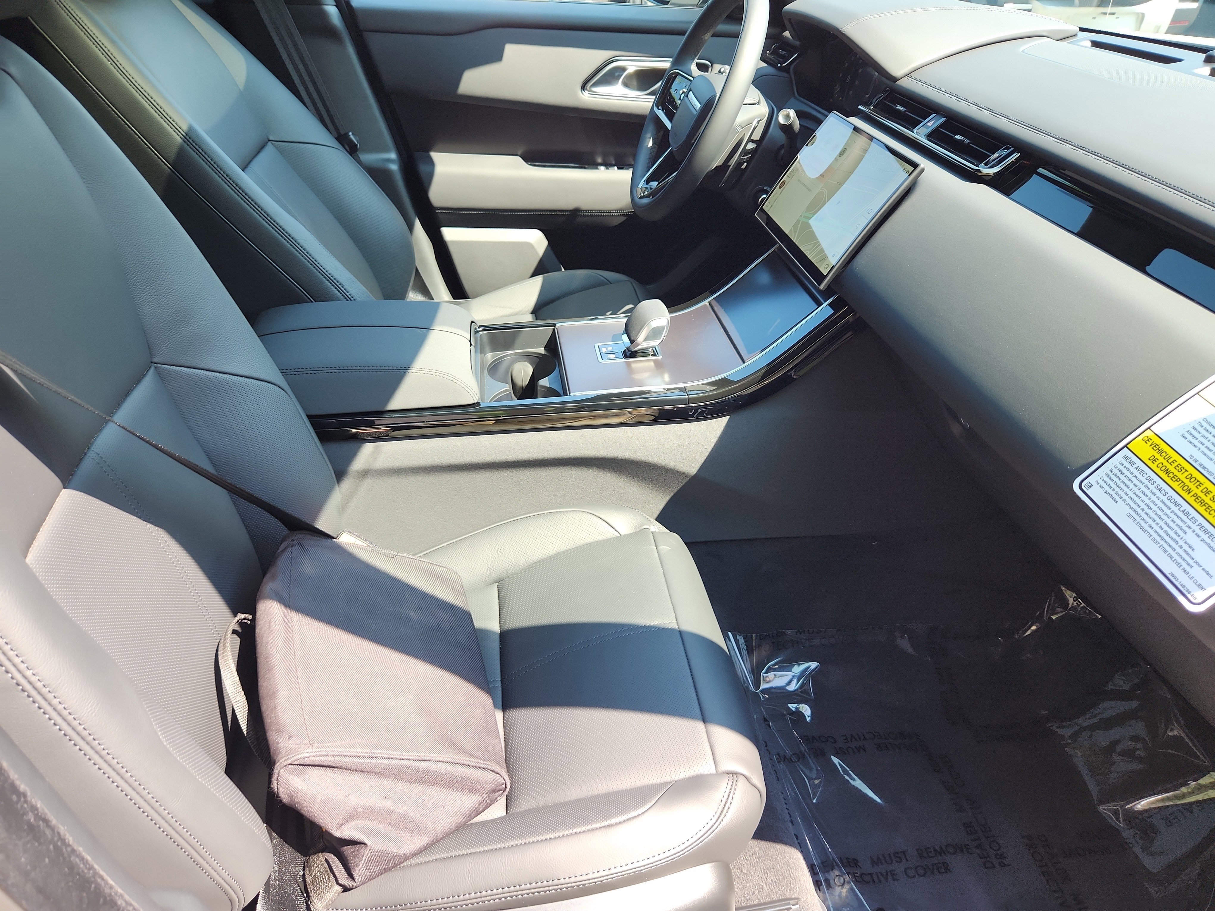 Used 2026 Land Rover Range Rover Velar Dynamic SE image 3