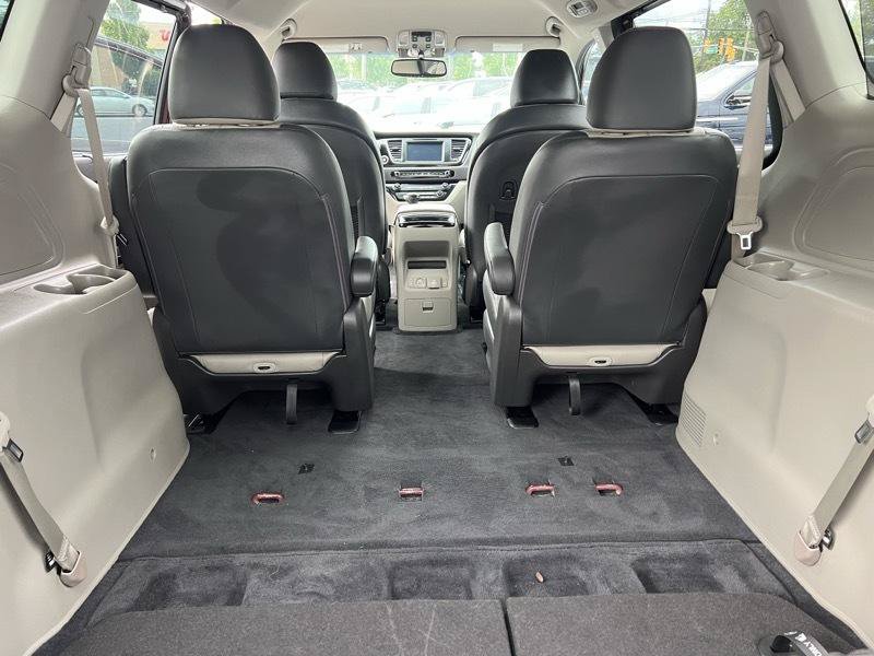 Used 2015 Kia Sedona SX FWD image 11
