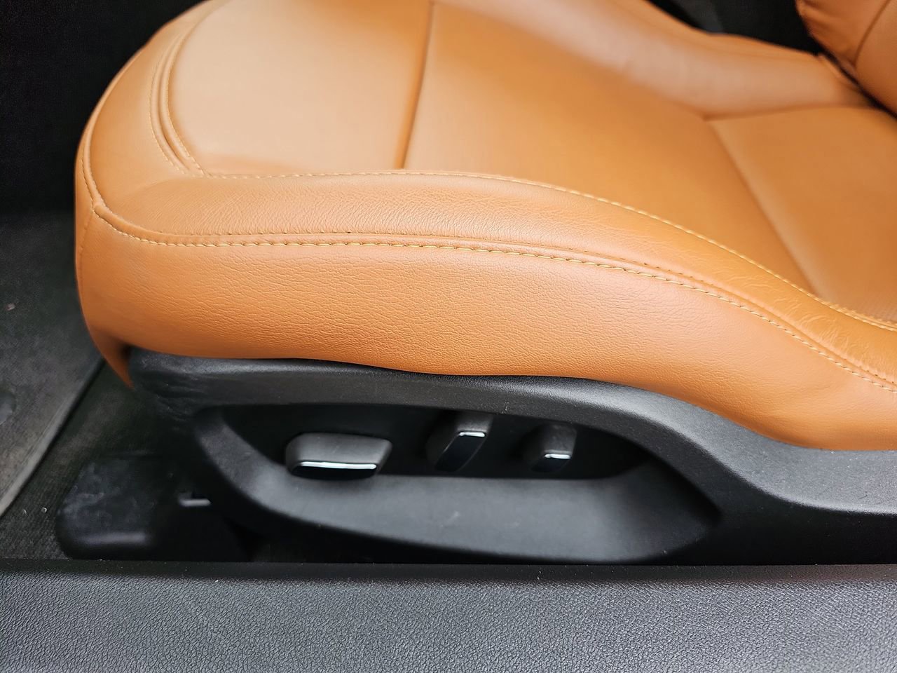 Used 2014 Chevrolet Corvette Stingray Coupe w/ 2LT Preferred Equipment Group image 36