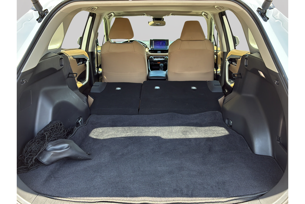 Used 2025 Toyota RAV4 XLE w/ Convenience Package FWD image 9