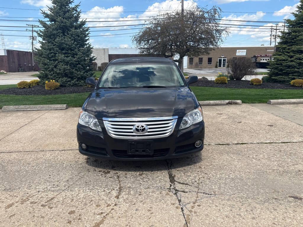 Used 2010 Toyota Avalon Limited image 2