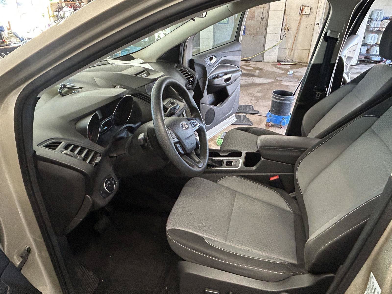 Used 2017 Ford Escape SE w/ Equipment Group 201A AWD/4WD image 9