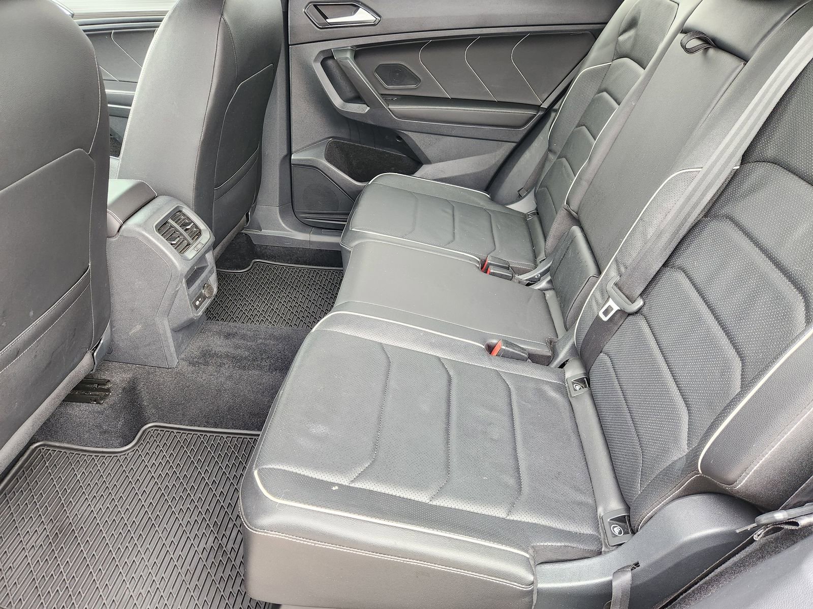 Used 2022 Volkswagen Tiguan SEL R-Line image 35