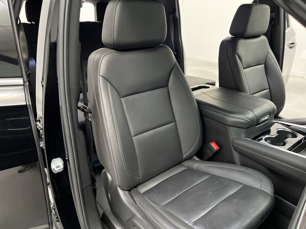 Used 2025 Chevrolet Suburban LT RWD image 35