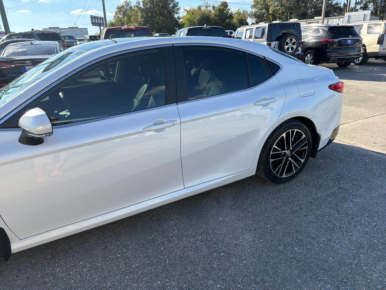 Used 2025 Toyota Camry XLE w/ Premium Plus Package image 5