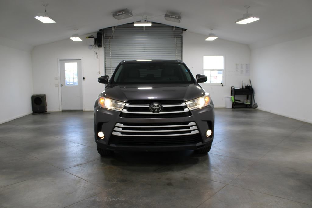 Used 2018 Toyota Highlander XLE FWD image 3