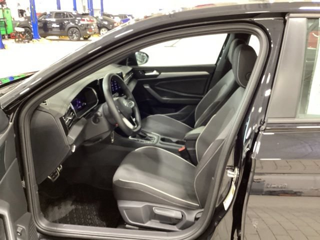 Used 2026 Volkswagen Jetta Sport FWD image 11