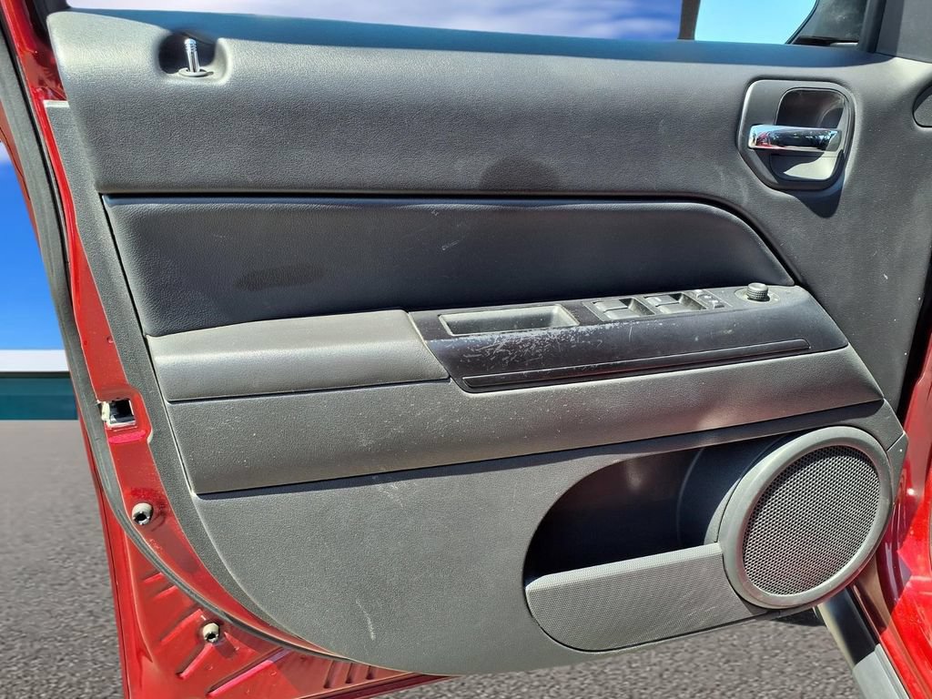 Used 2015 Jeep Patriot Latitude AWD/4WD image 24