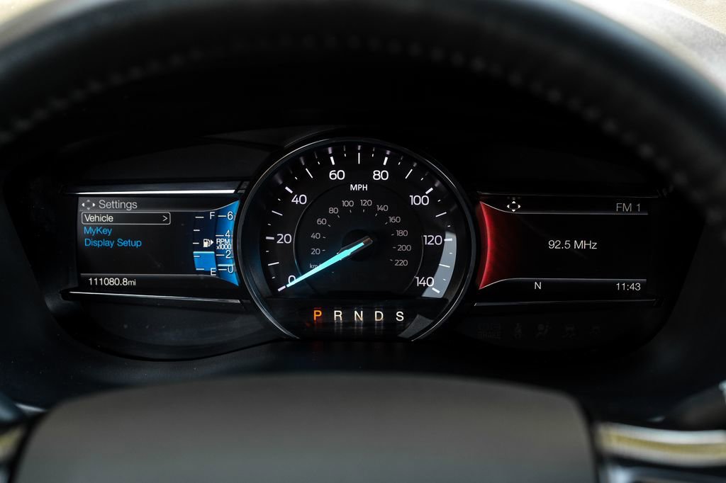 Used 2018 Ford Explorer XLT w/ Equipment Group 202A FWD image 28