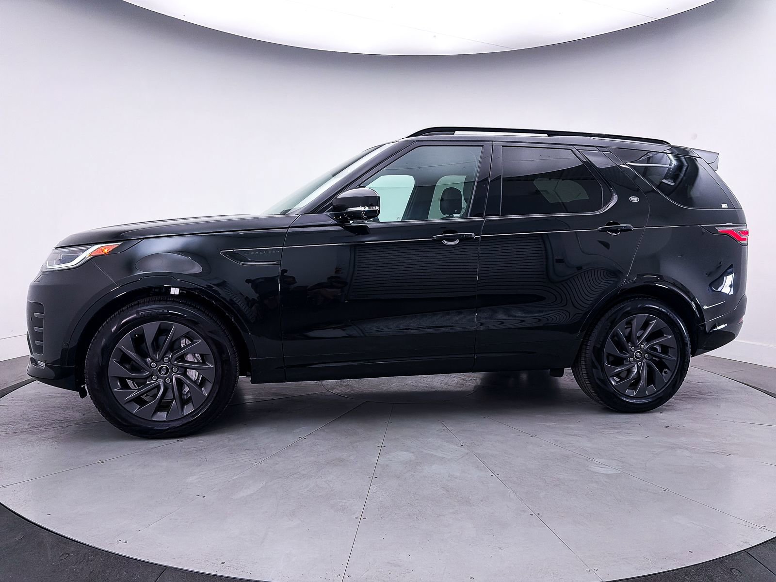 Used 2023 Land Rover Discovery S R-Dynamic AWD/4WD image 44