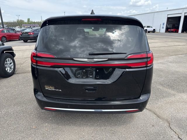 Used 2024 Chrysler Pacifica Touring-L FWD image 10