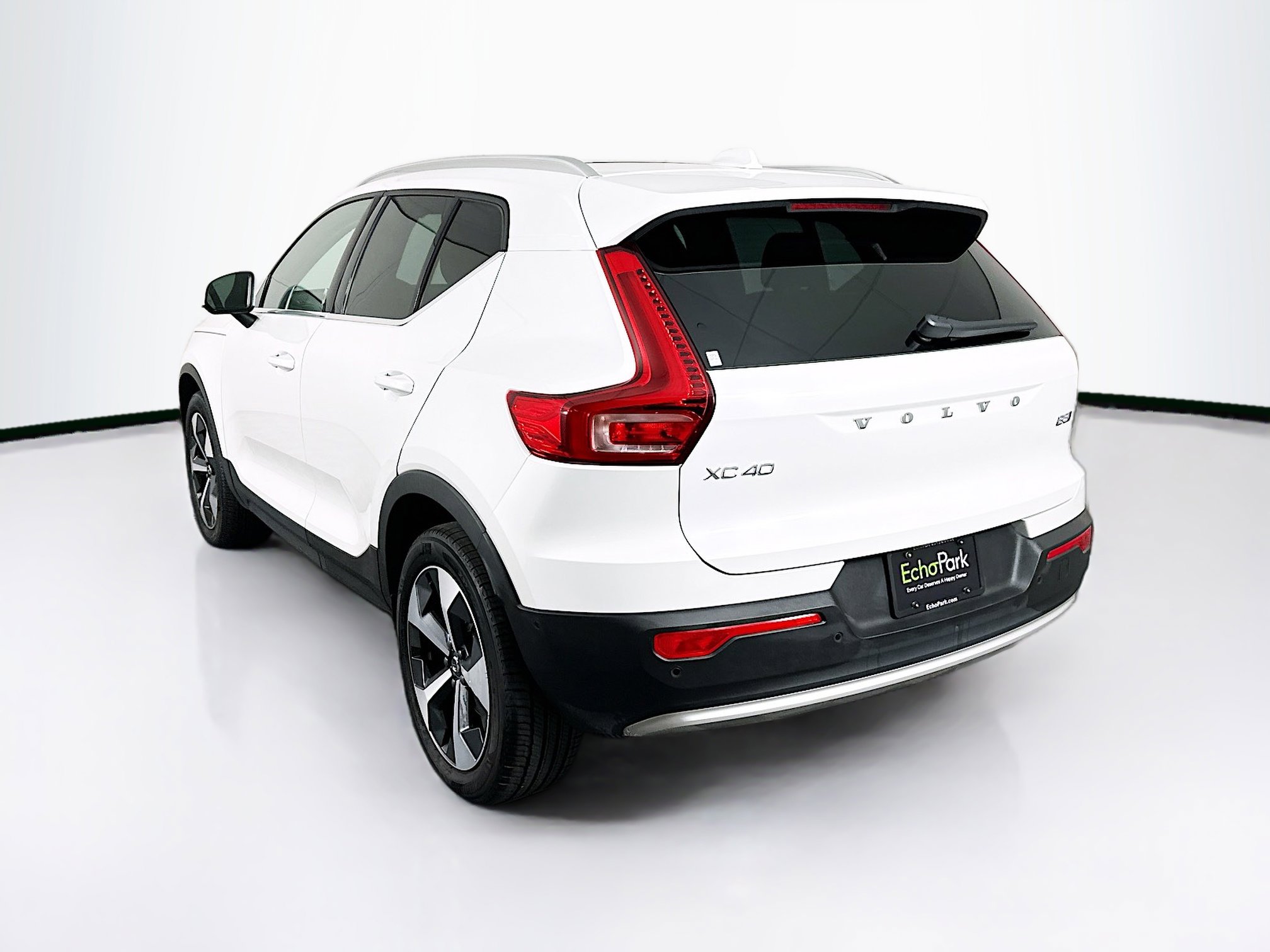 Used 2025 Volvo XC40 B5 Plus AWD/4WD image 5